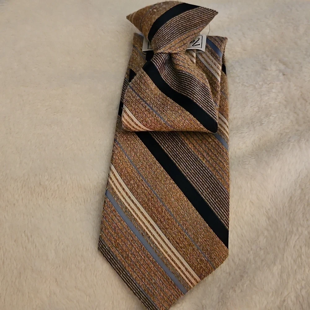 3/$30 Vintage FASHIONAIRE 1970s Striped Tan and Blue Clip-on Tie